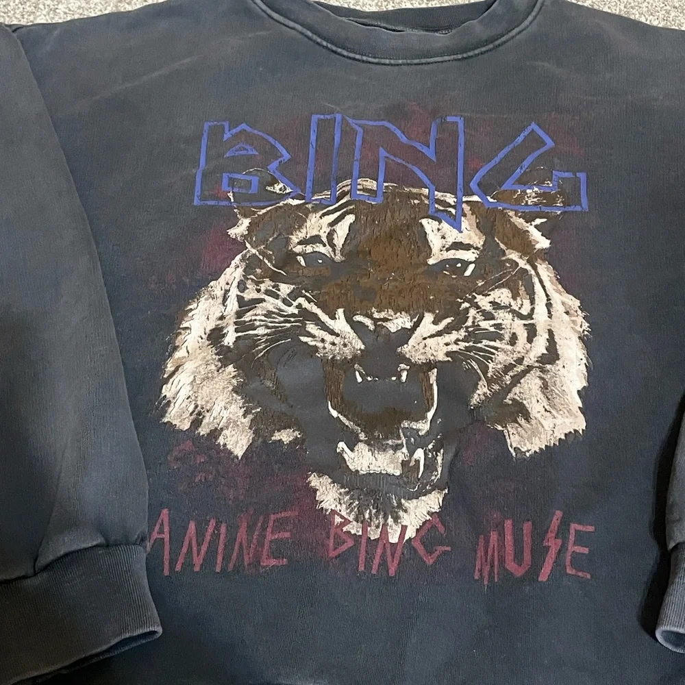 Vintage-Style Black Graphic Tiger Sweatshirt - Picture 2 of 10